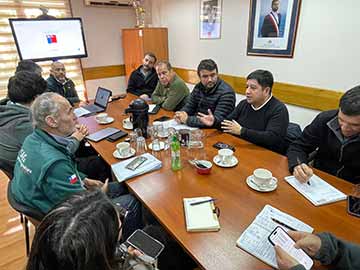 Productores Agrícolas de Colchagua y Curicó se informan sobre medidas contra la mosca de la fruta