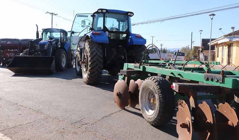 Entregan equipamiento agrícola de primer nivel a ocho municipios del secano costero de O’Higgins