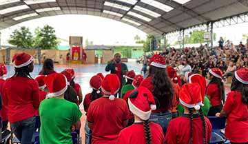 Liceo Libertador Simón Bolívar emociona con su musical navideño