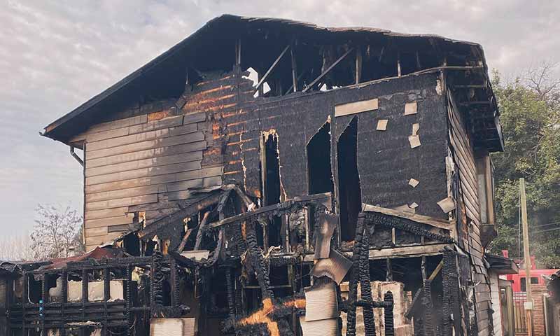incendio-estructural-afecta-vivienda-de-dos-pisos-en-san-vicente.jpg