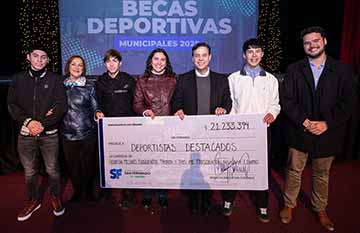 San Fernando entrega más de 21 millones de pesos en becas a jóvenes deportistas
