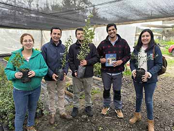 Joven agricultor de Pichidegua impulsa vivero de árboles nativos y producción de compost
