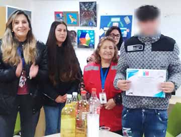 Jóvenes en el Centro de Justicia Juvenil de Graneros crean kits sensoriales para niños y niñas TEA