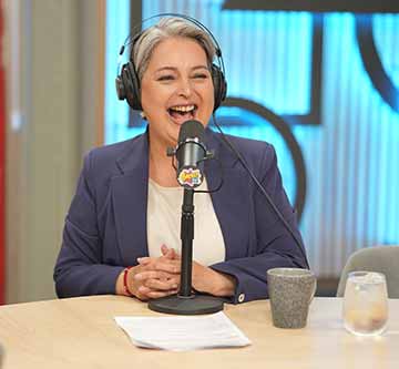 Jeanette Jara aborda política, humor y vida personal tras el debate presidencial Jeanette Jara aborda política, humor y vida personal tras el debate presidencial