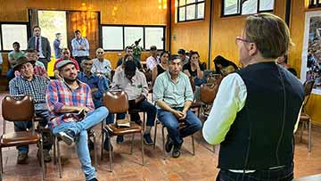 Ganaderos de Machalí y diputada Marcela Riquelme logran autorización para arreo seguro de animales