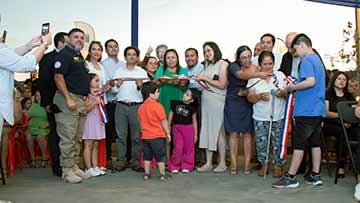 57 familias de Placilla reciben sus viviendas y cierran histórico campamento Los Manantiales