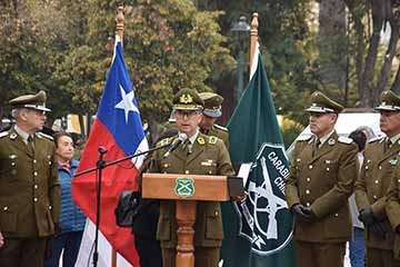 Carabineros realiza izamiento de la Gran Bandera en Rancagua por su aniversario institucional