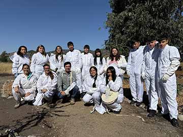 Estudiantes de Graneros fortalecen aprendizaje en apicultura con visita a campus de la UOH