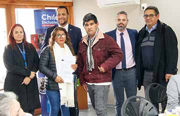 Minvu y Senadis entregan siete subsidios habitacionales a personas con discapacidad en O'Higgins