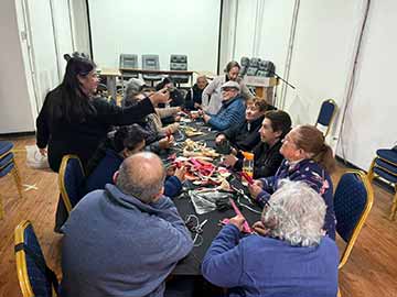 Pichidegua impulsa taller de artesanía en hoja de choclo para promover el envejecimiento activo